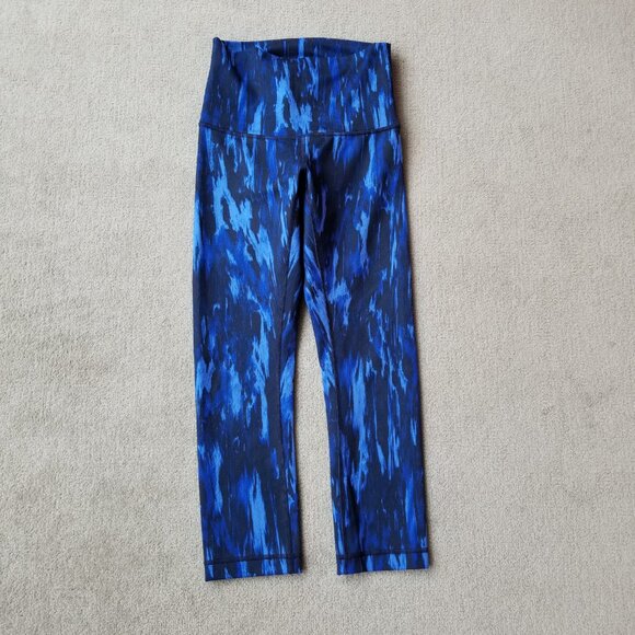 lululemon Wunder Under Crop Hi-Rise in Painted Animal Sprinkler Black, size 4 - Picture 3 of 9